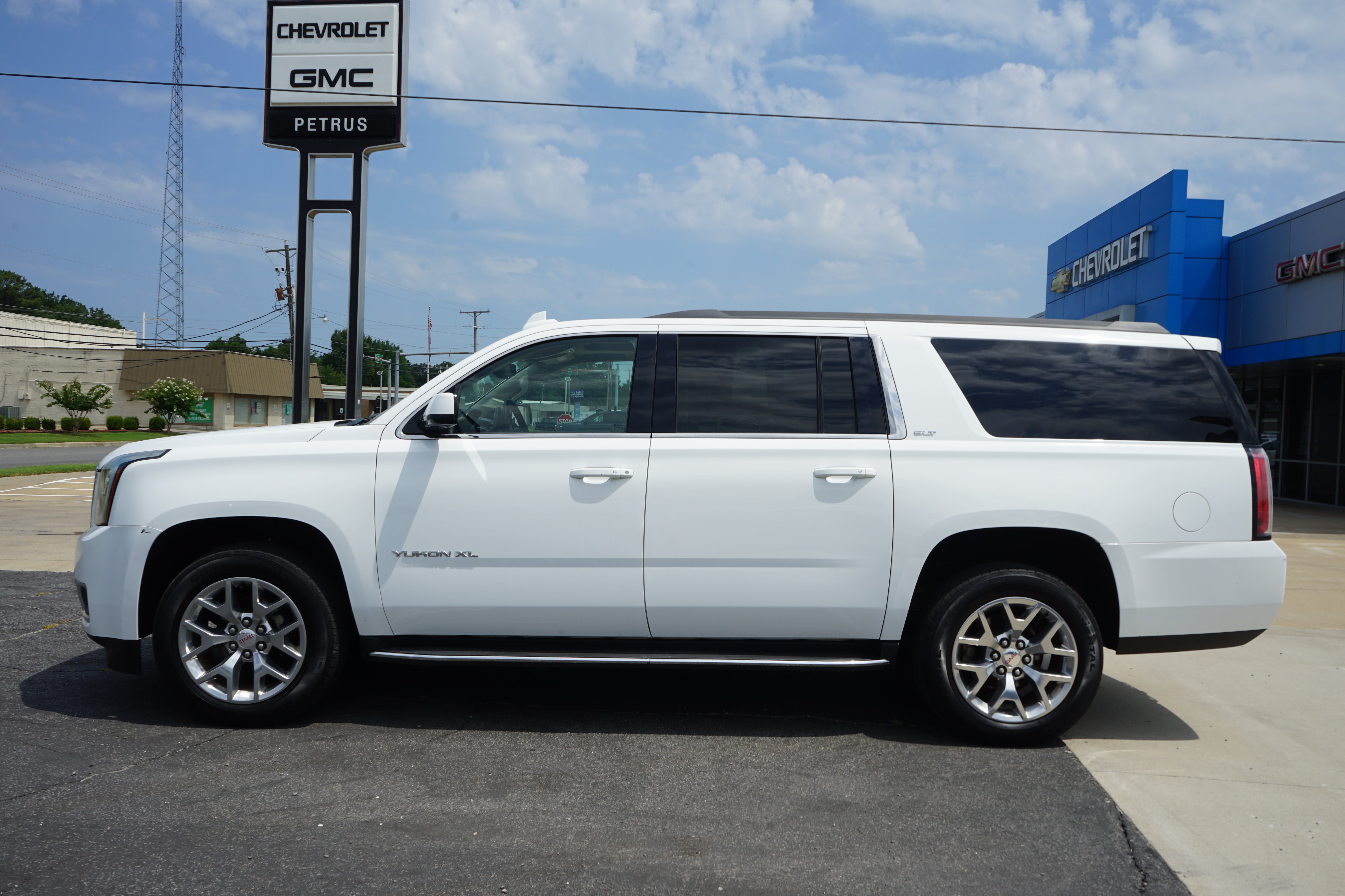 2019 GMC Yukon XL — side profile view