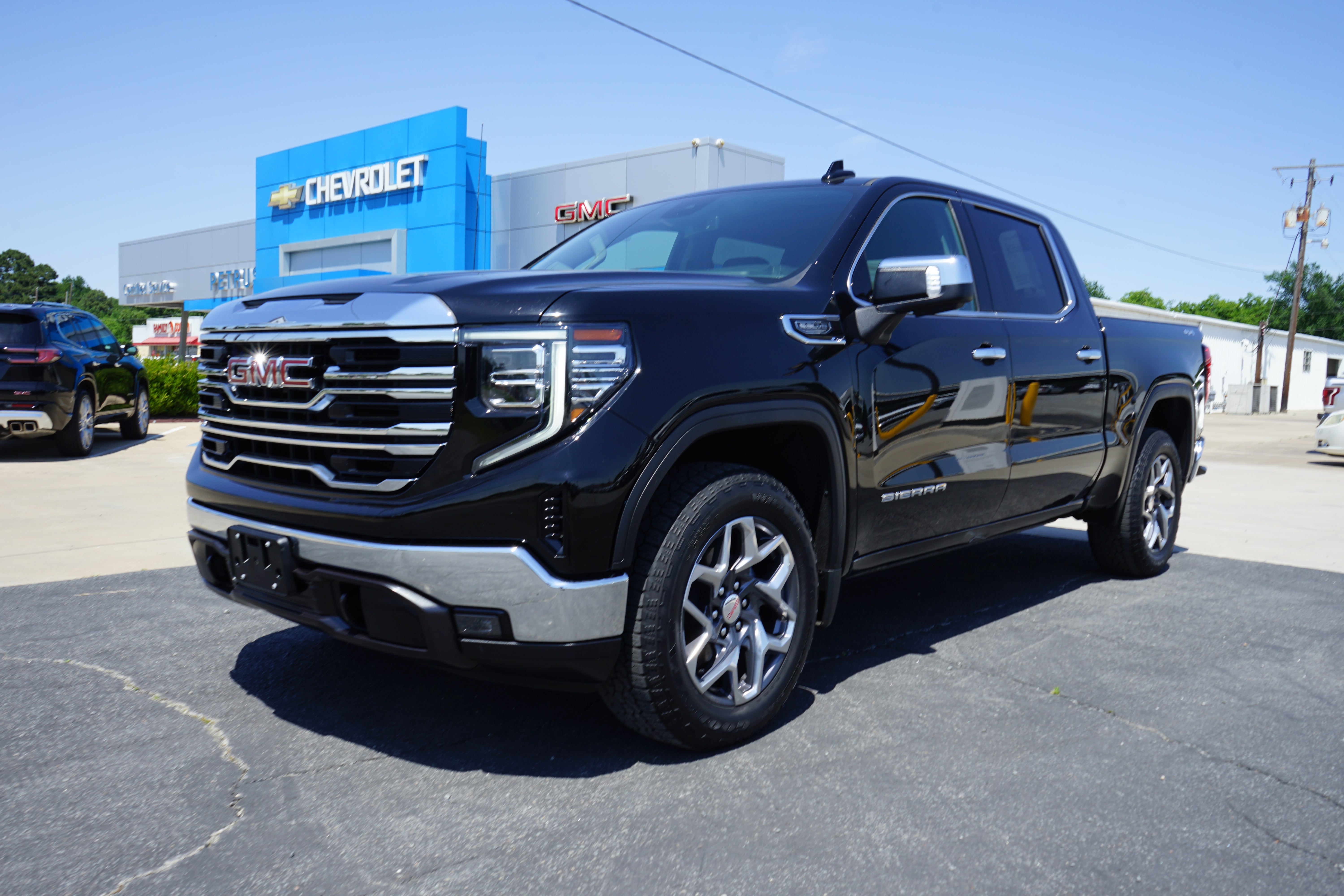 2022 GMC Sierra 1500 SLT in Onyx Black — front three-quarter view
