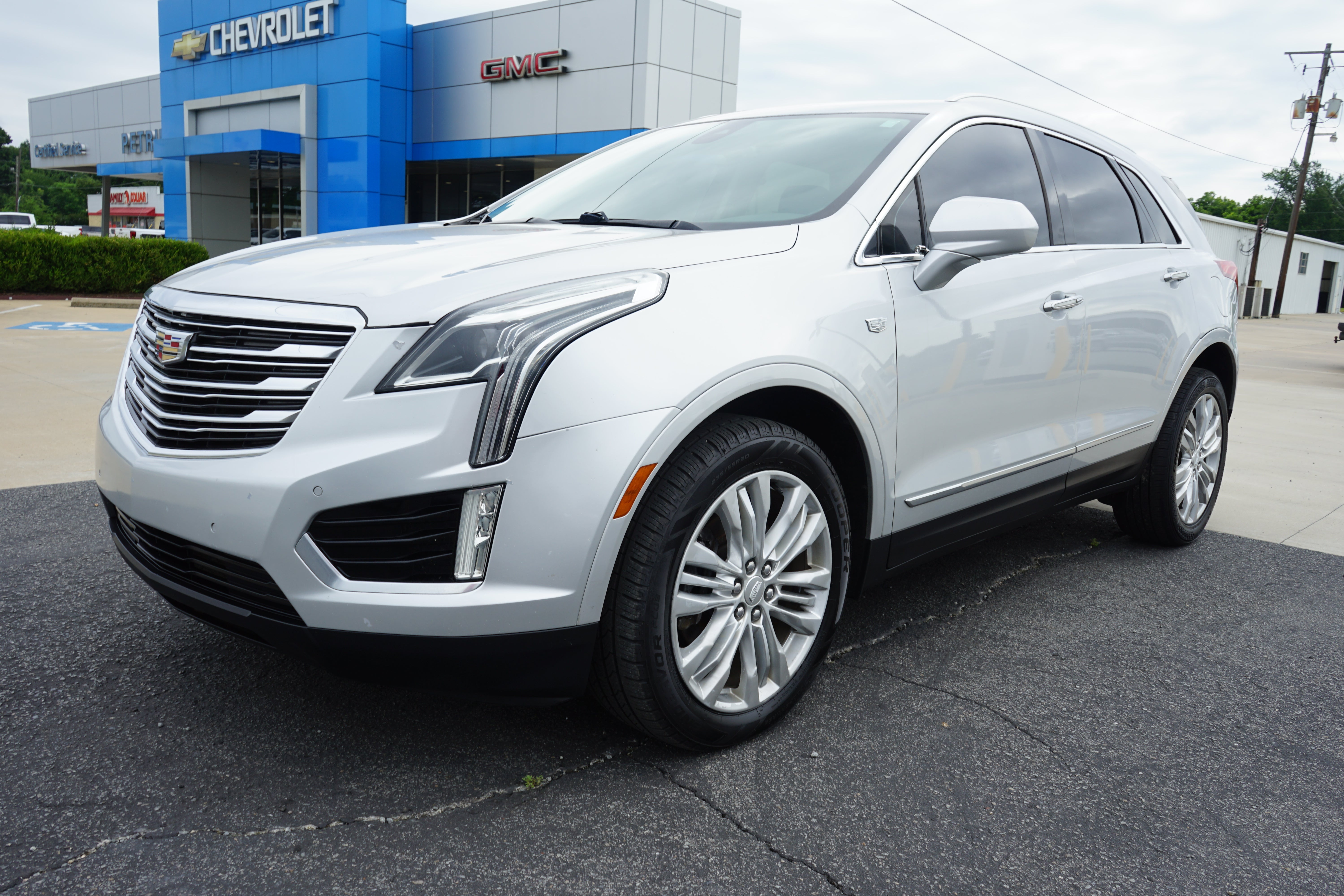 2018 Cadillac XT5 Premium Luxury FWD in Radiant Silver Metallic — front three-quarter view