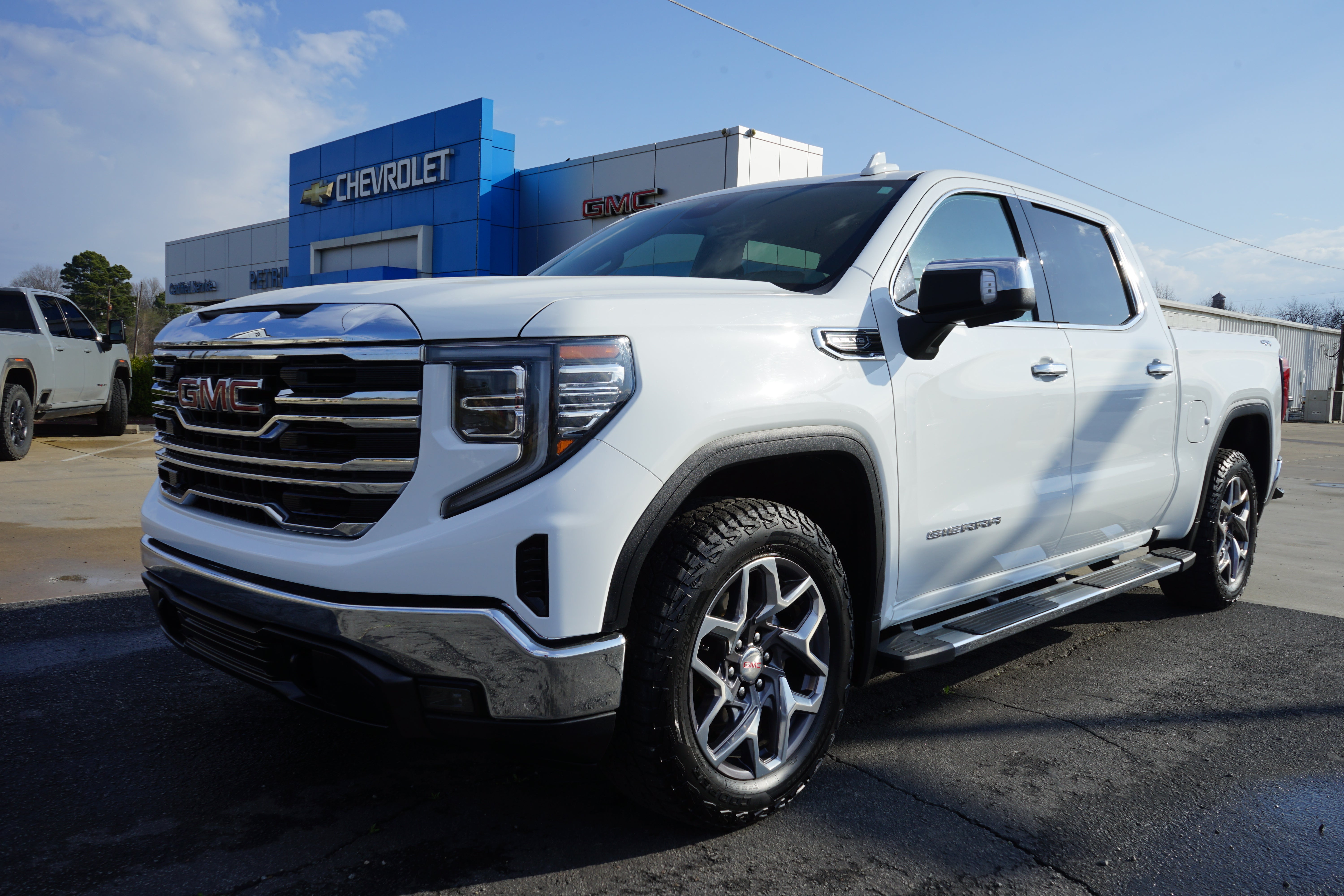 2022 GMC Sierra 1500 SLT in Summit White — front three-quarter view